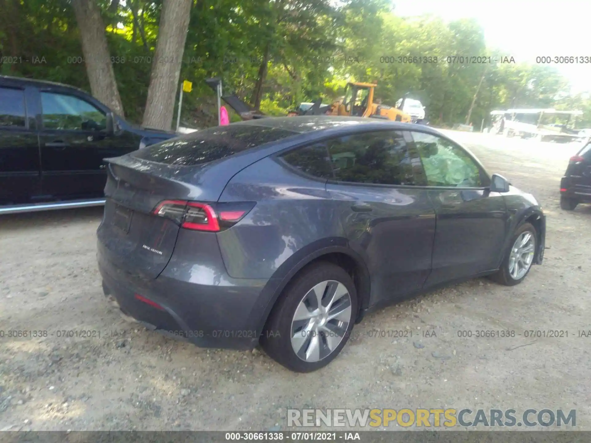 4 Photograph of a damaged car 5YJYGDEE8MF117536 TESLA MODEL Y 2021