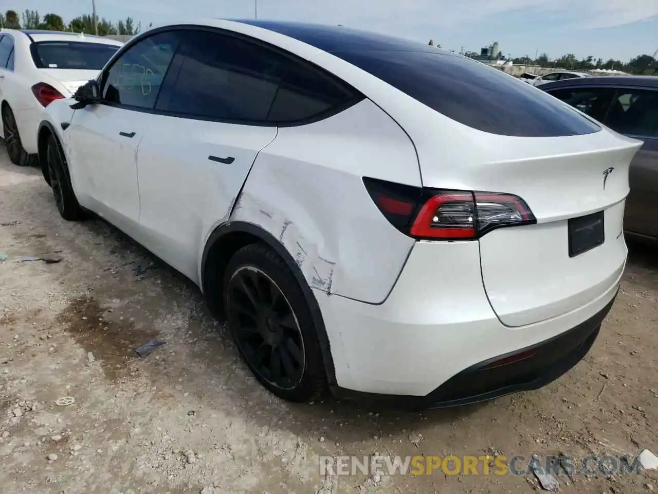 3 Фотография поврежденного автомобиля 5YJYGDEE8MF139844 TESLA MODEL Y 2021