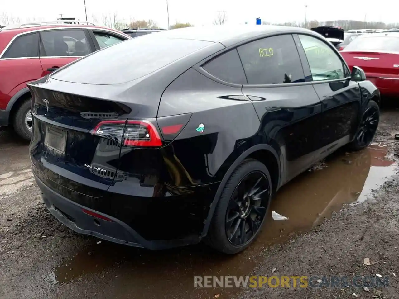 4 Photograph of a damaged car 5YJYGDEE8MF141576 TESLA MODEL Y 2021