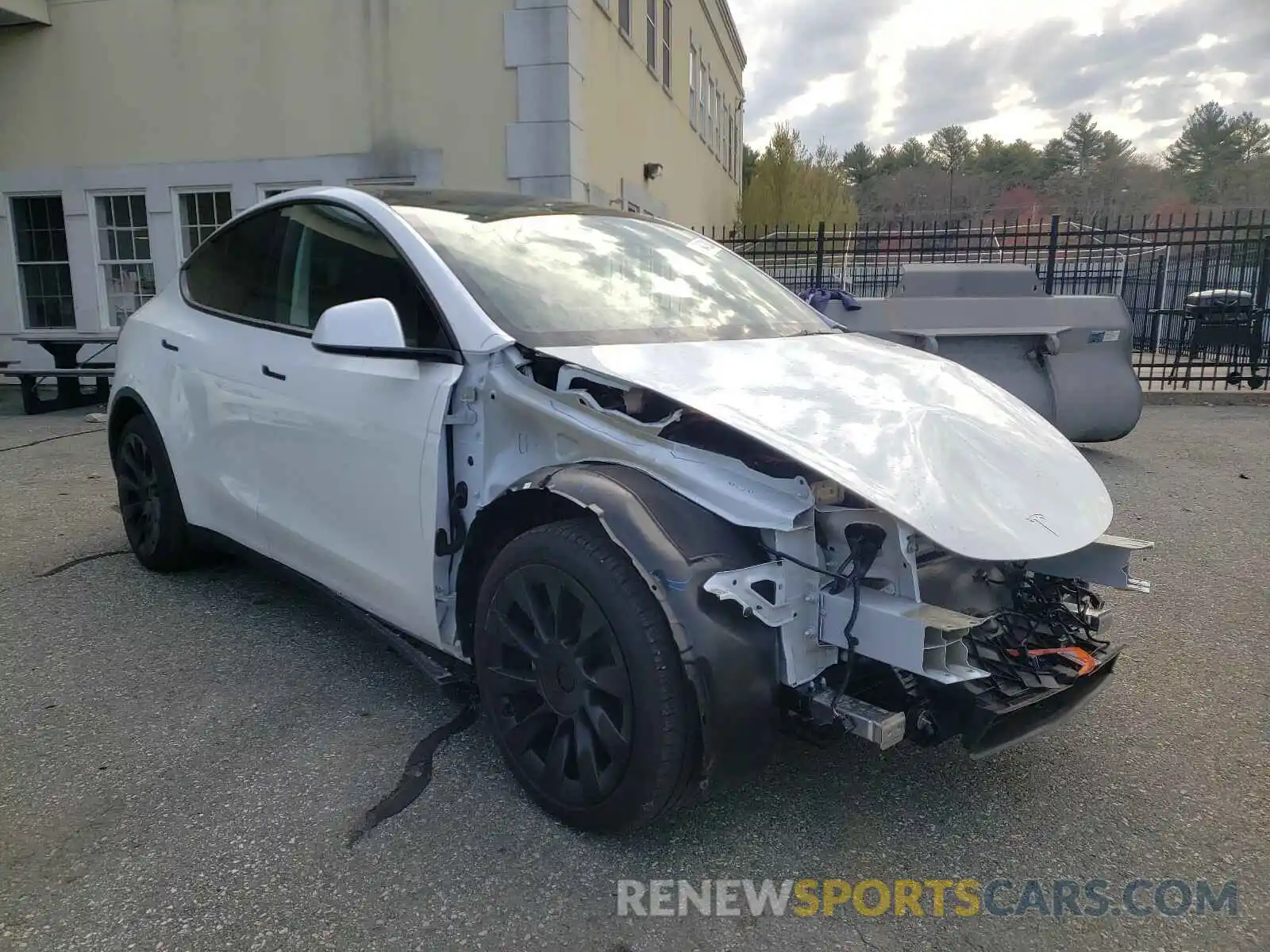 1 Photograph of a damaged car 5YJYGDEE8MF143716 TESLA MODEL Y 2021