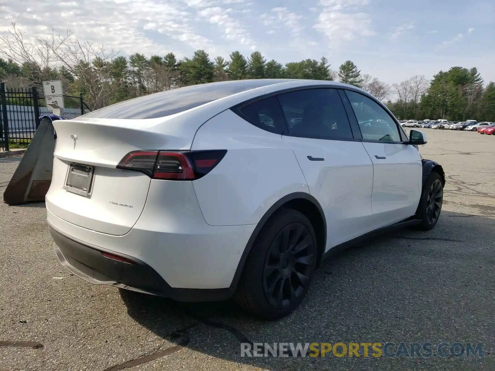 4 Photograph of a damaged car 5YJYGDEE8MF143716 TESLA MODEL Y 2021