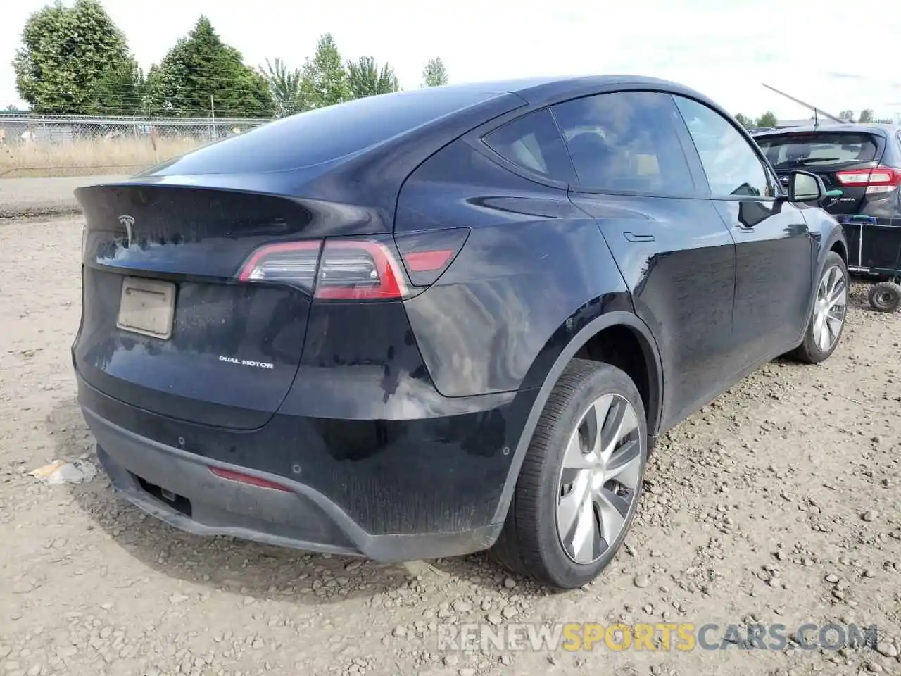 4 Photograph of a damaged car 5YJYGDEE8MF153131 TESLA MODEL Y 2021