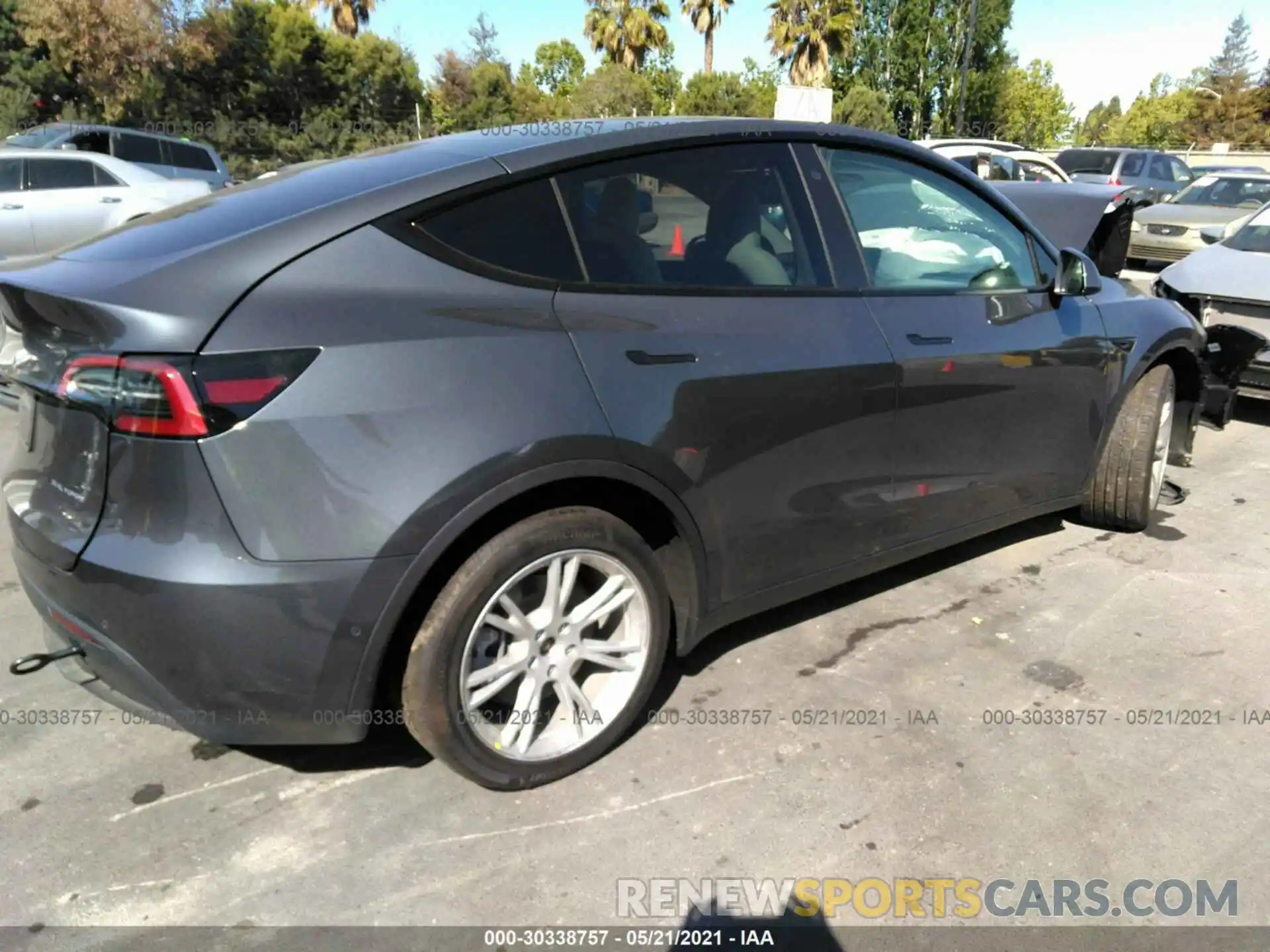 4 Photograph of a damaged car 5YJYGDEE8MF158457 TESLA MODEL Y 2021