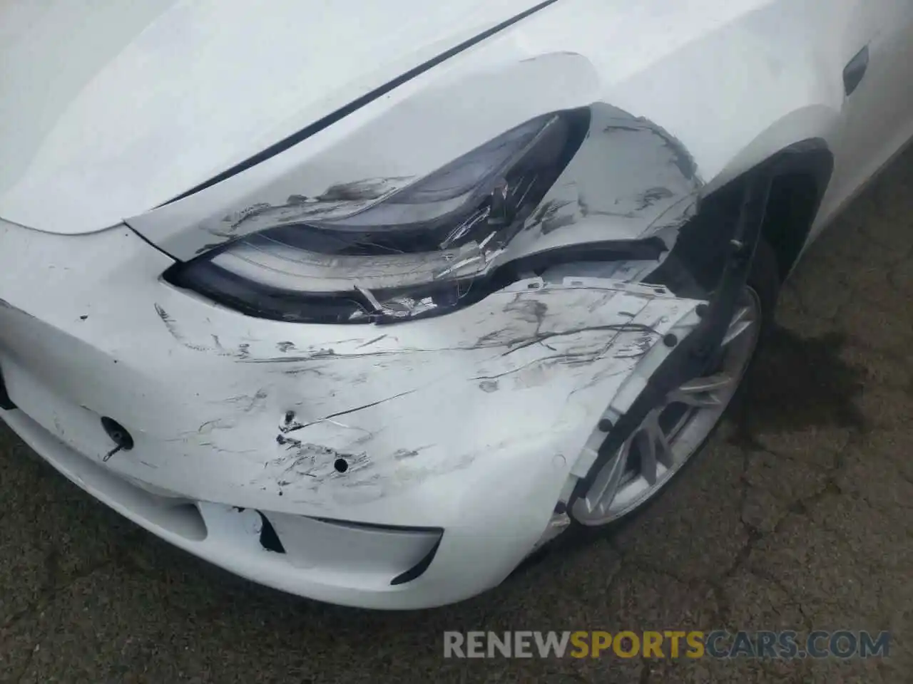 10 Photograph of a damaged car 5YJYGDEE8MF160239 TESLA MODEL Y 2021