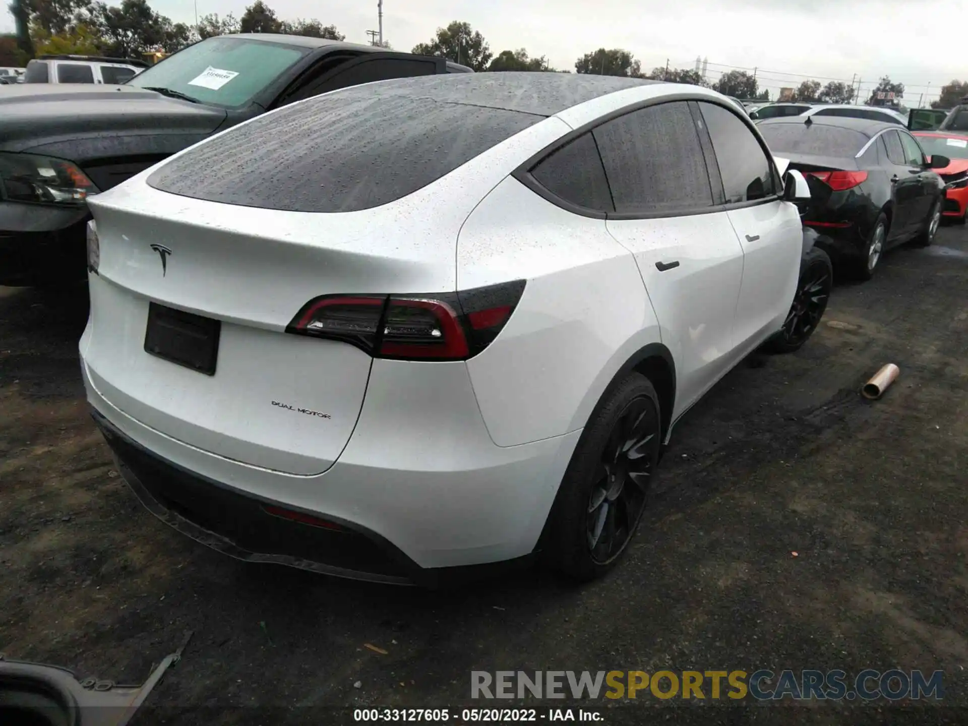 4 Photograph of a damaged car 5YJYGDEE8MF160399 TESLA MODEL Y 2021