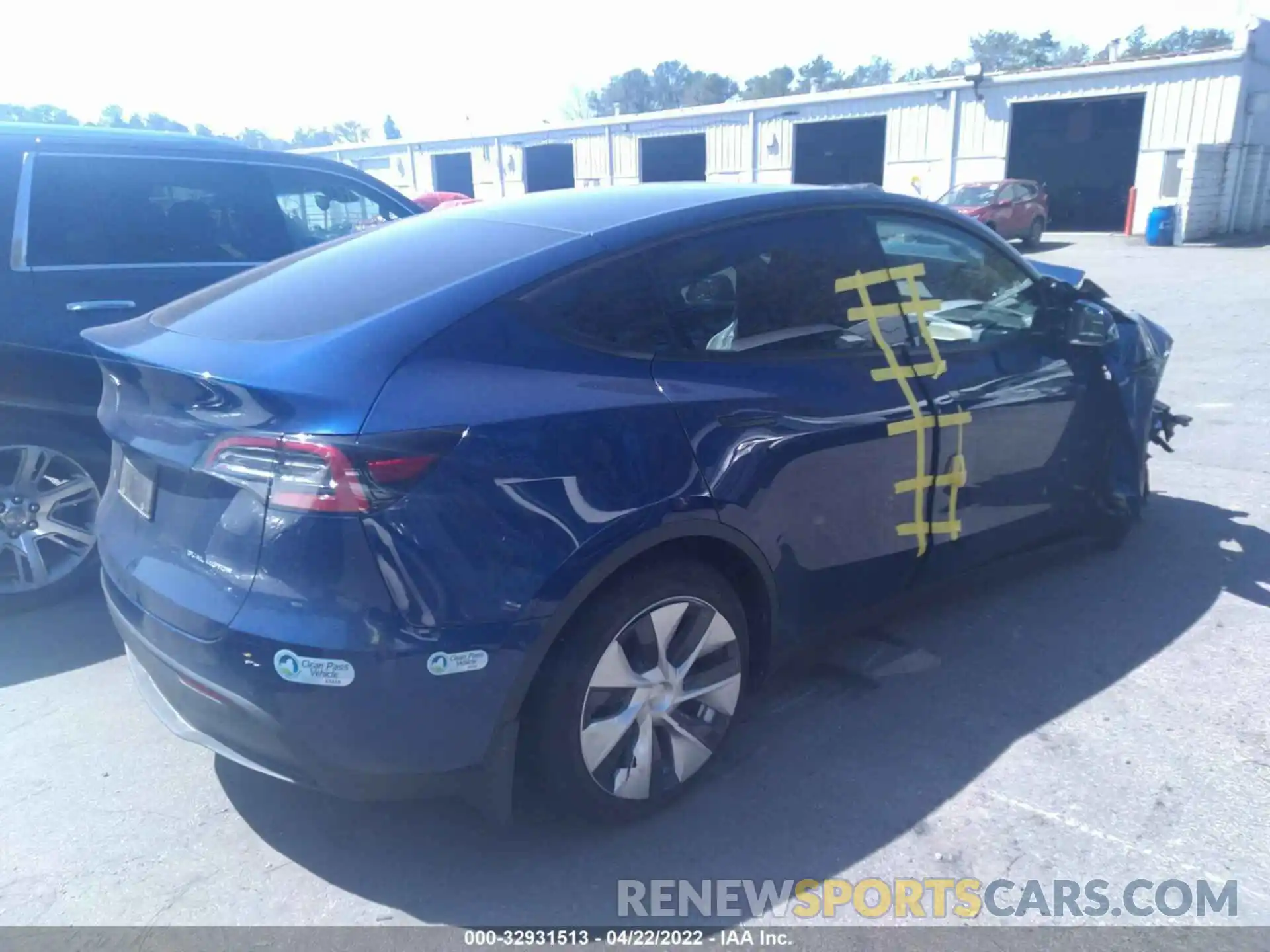 4 Photograph of a damaged car 5YJYGDEE8MF180197 TESLA MODEL Y 2021