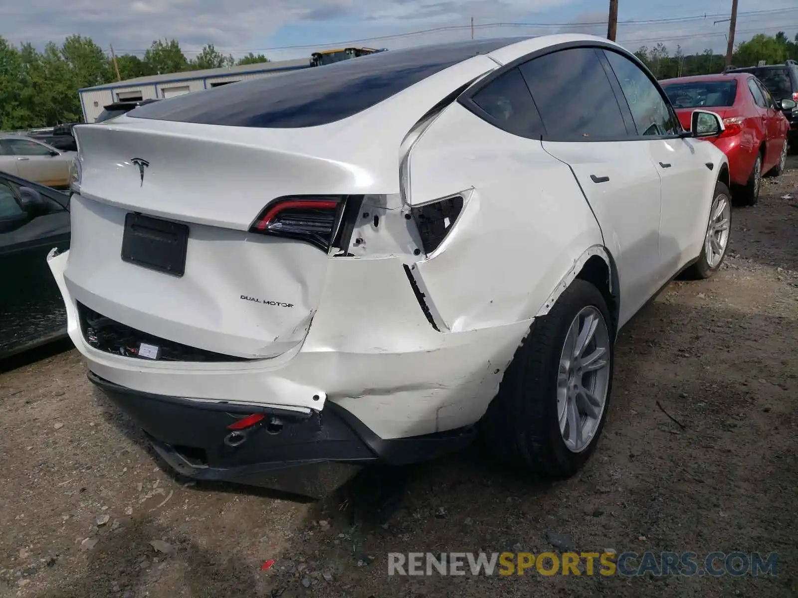 4 Photograph of a damaged car 5YJYGDEE8MF185934 TESLA MODEL Y 2021