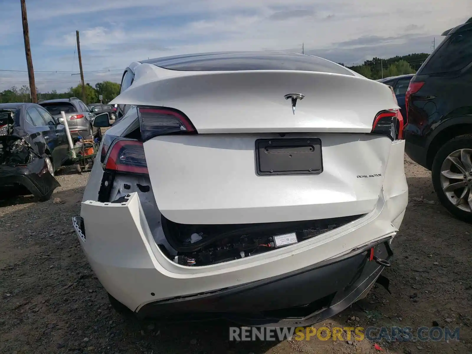 9 Photograph of a damaged car 5YJYGDEE8MF185934 TESLA MODEL Y 2021