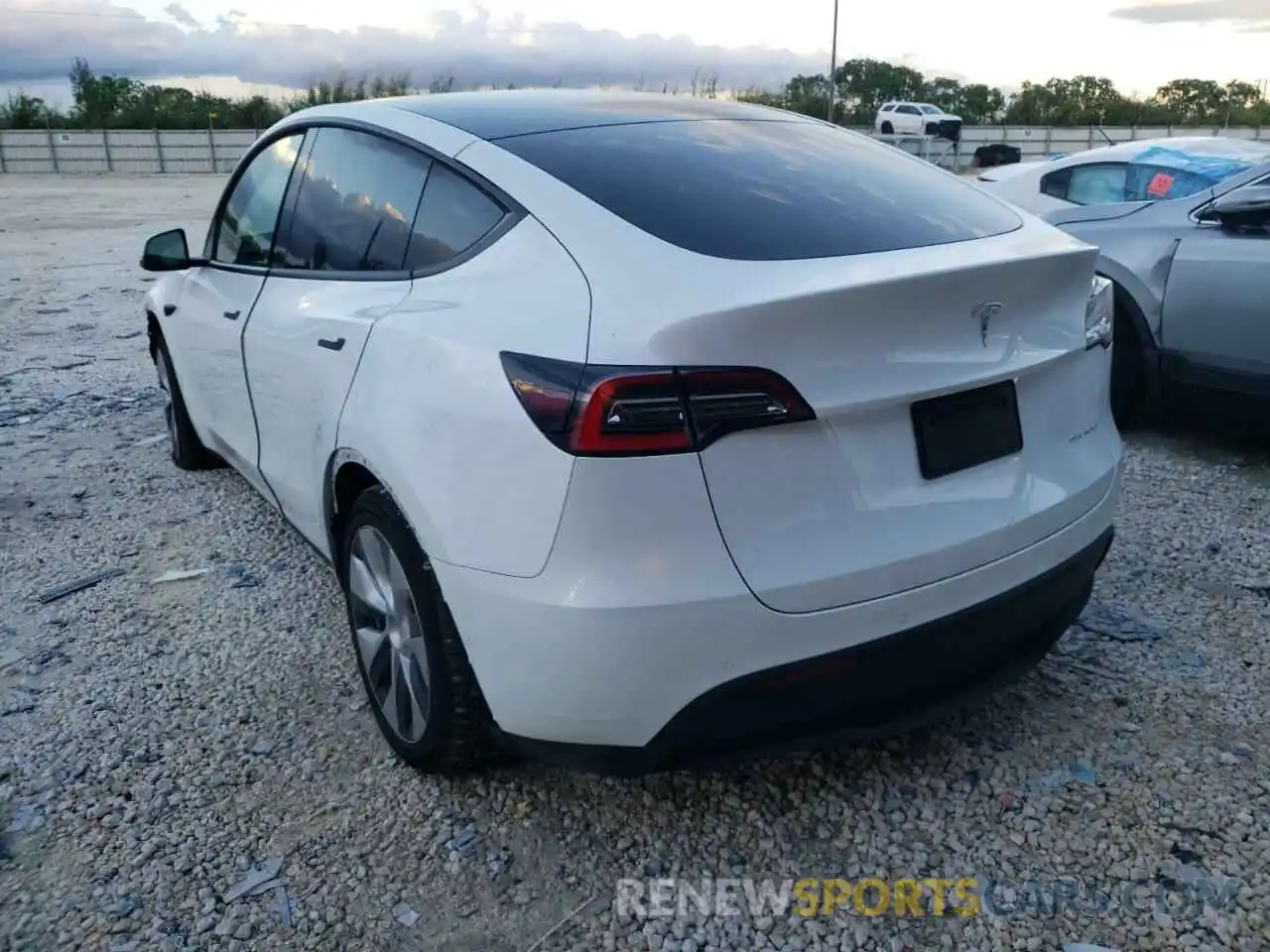 3 Photograph of a damaged car 5YJYGDEE8MF186873 TESLA MODEL Y 2021