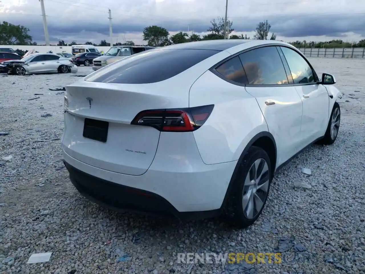 4 Фотография поврежденного автомобиля 5YJYGDEE8MF186873 TESLA MODEL Y 2021