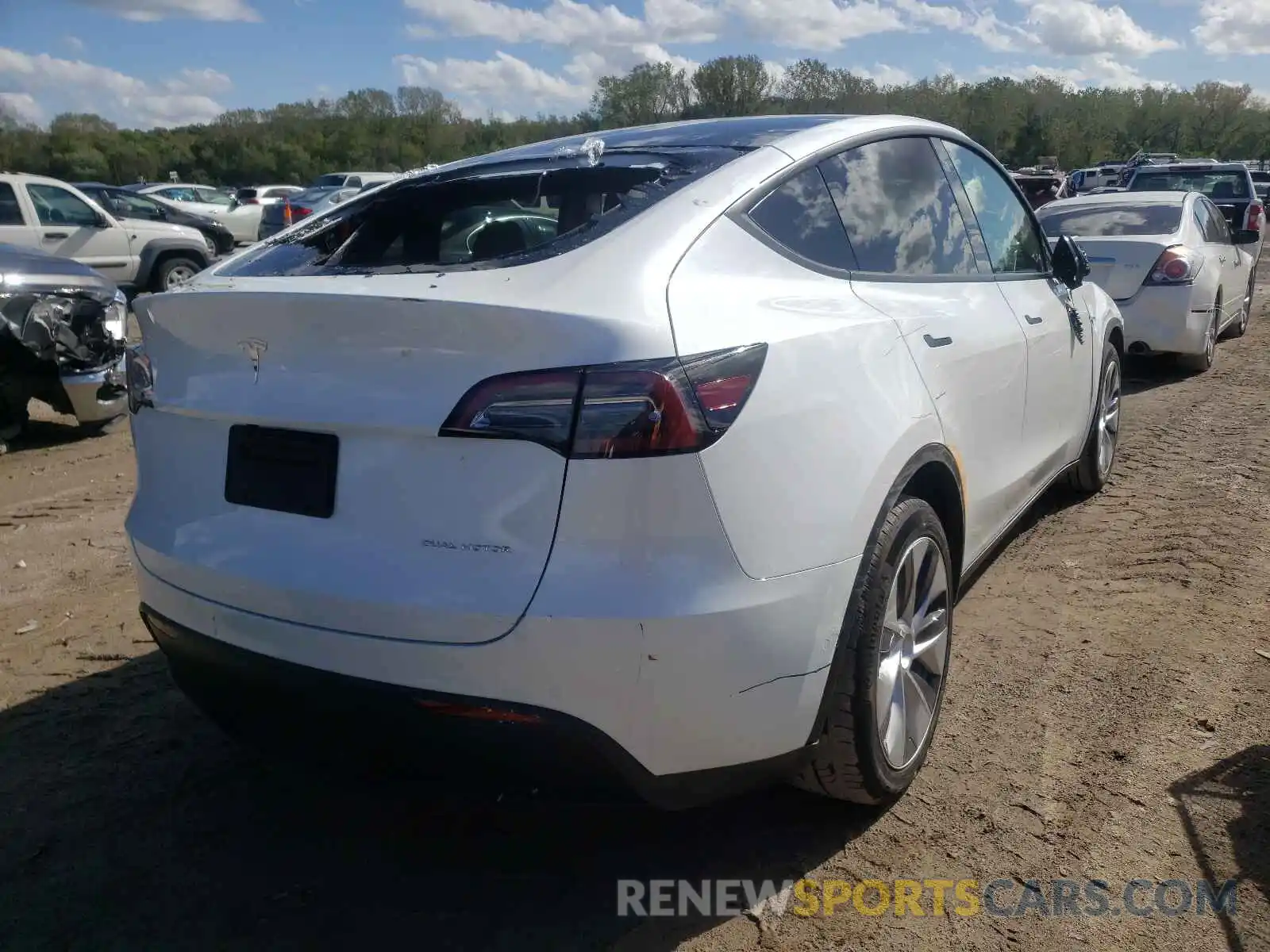 4 Photograph of a damaged car 5YJYGDEE8MF193712 TESLA MODEL Y 2021