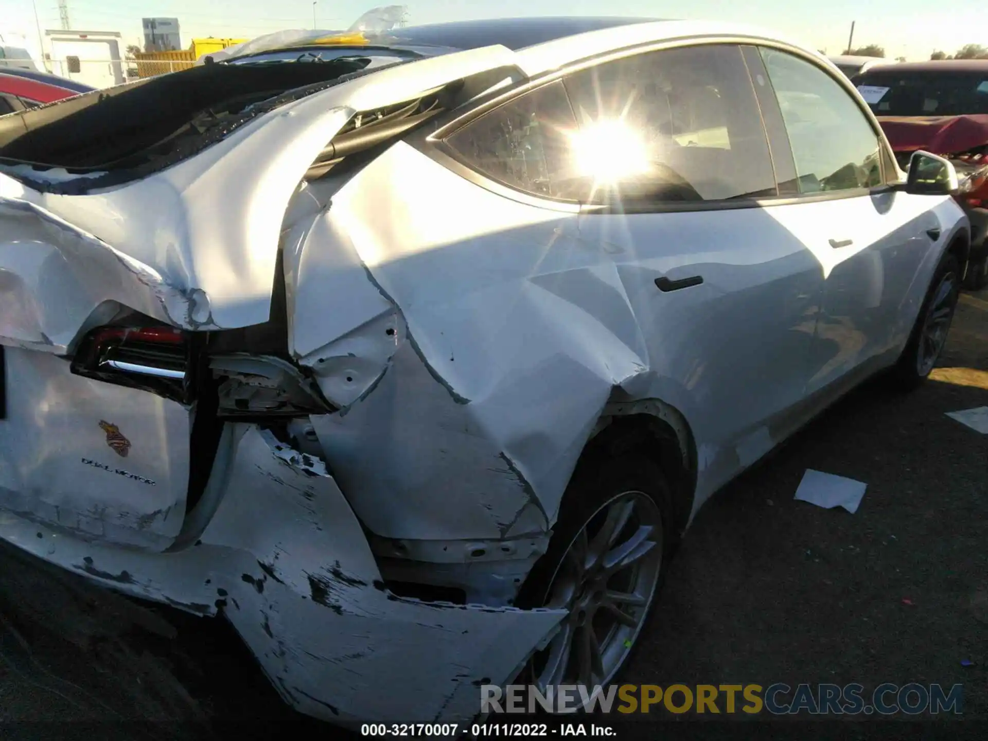 4 Photograph of a damaged car 5YJYGDEE8MF201436 TESLA MODEL Y 2021