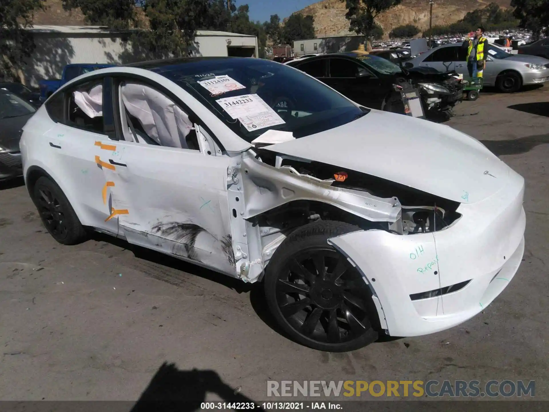 1 Photograph of a damaged car 5YJYGDEE8MF216860 TESLA MODEL Y 2021