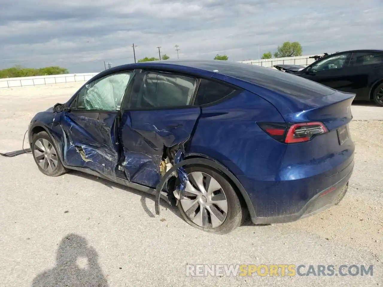 2 Photograph of a damaged car 5YJYGDEE8MF217796 TESLA MODEL Y 2021