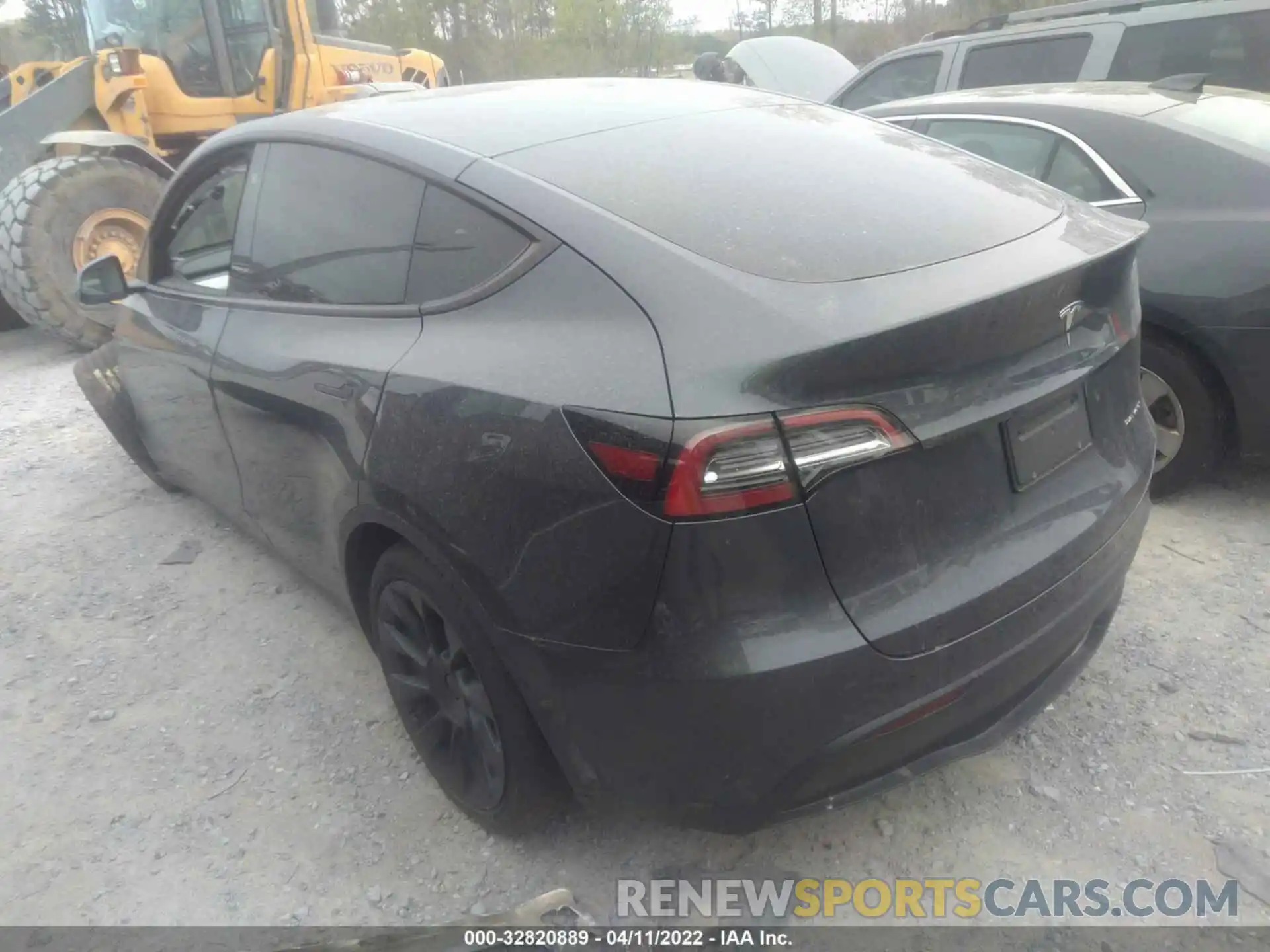 3 Photograph of a damaged car 5YJYGDEE8MF228782 TESLA MODEL Y 2021