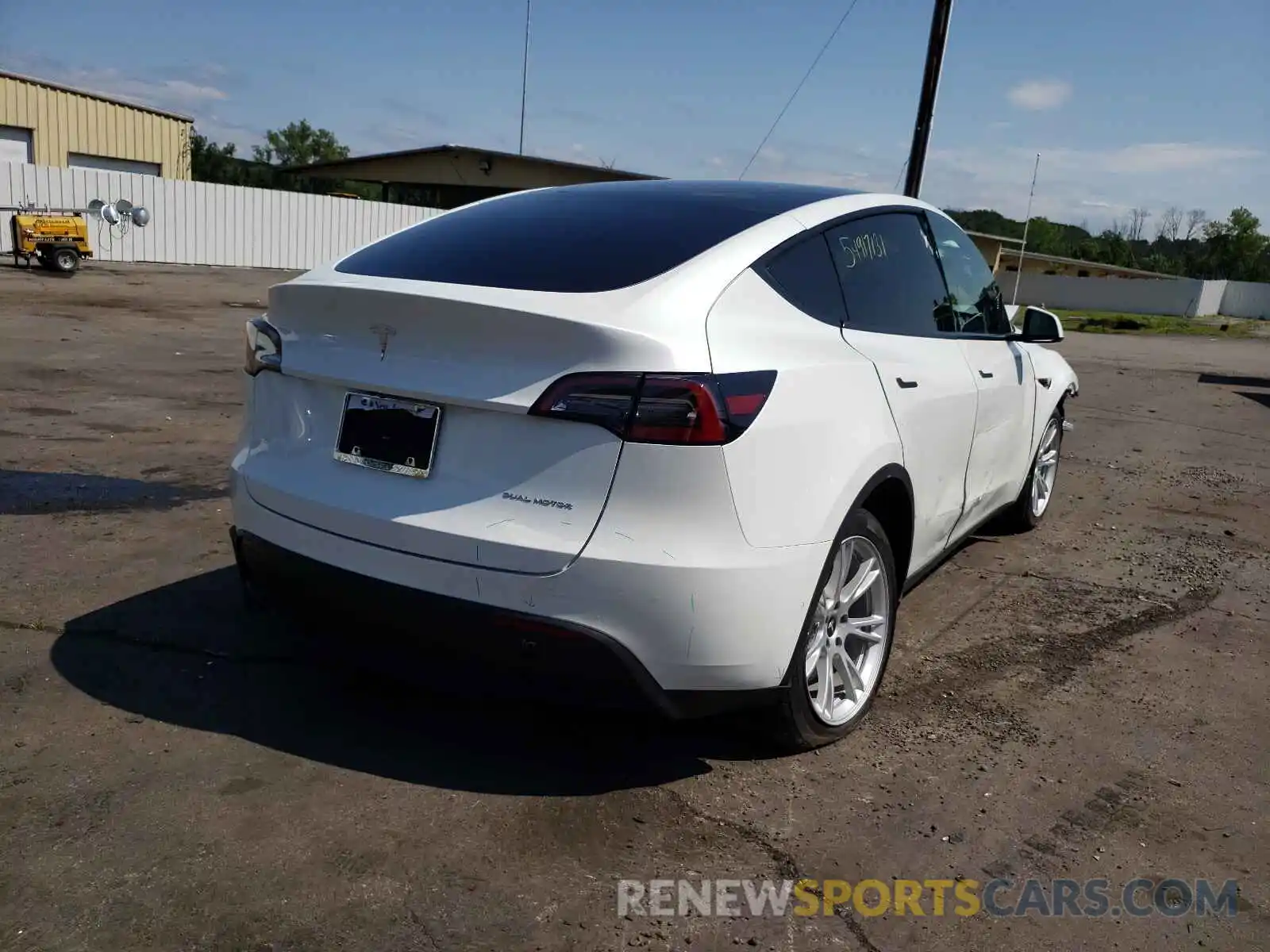 4 Photograph of a damaged car 5YJYGDEE8MF231066 TESLA MODEL Y 2021