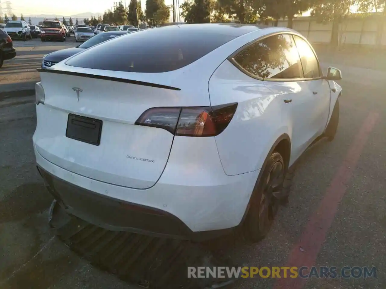 4 Photograph of a damaged car 5YJYGDEE8MF241385 TESLA MODEL Y 2021