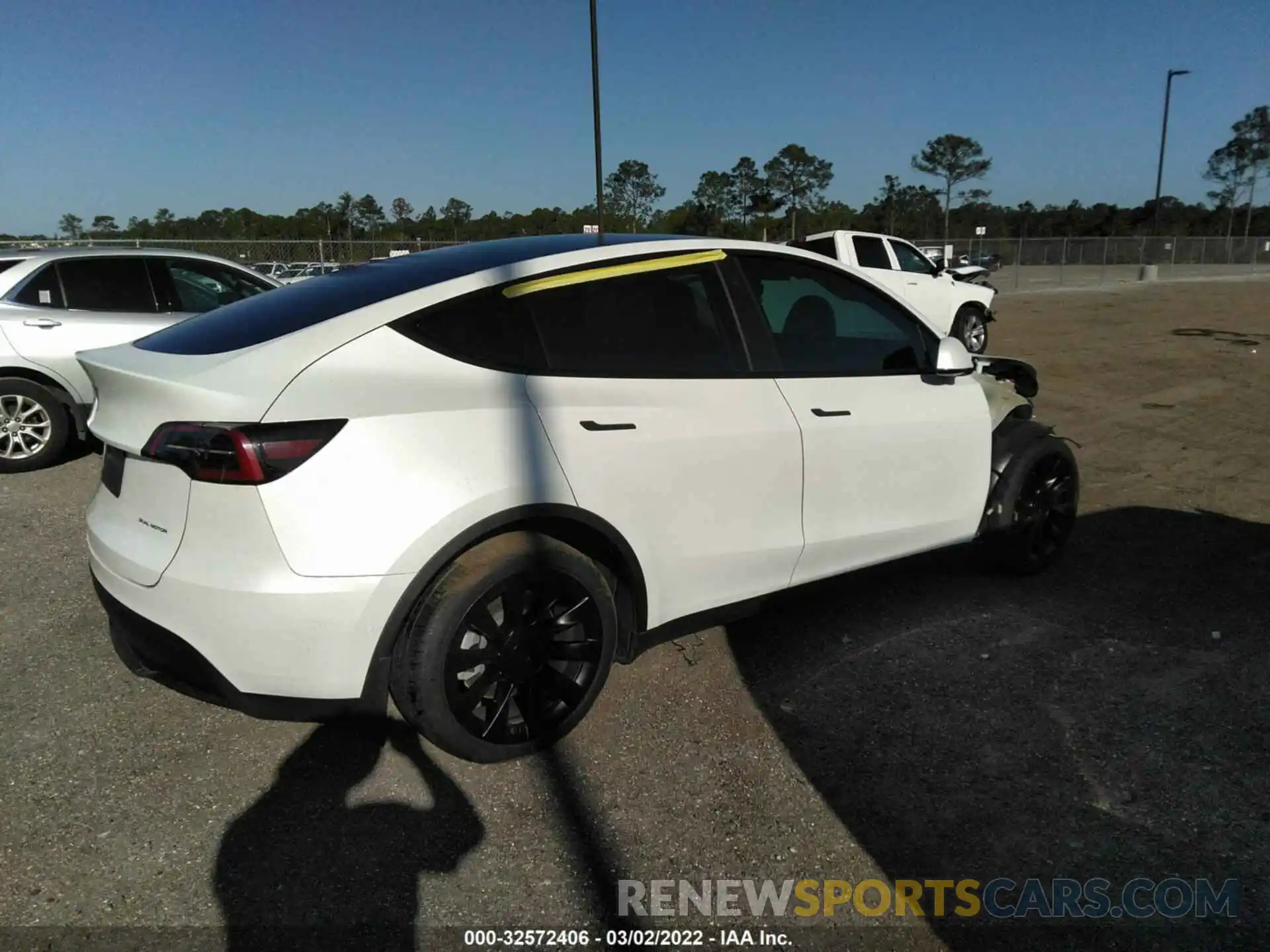 4 Photograph of a damaged car 5YJYGDEE8MF244982 TESLA MODEL Y 2021