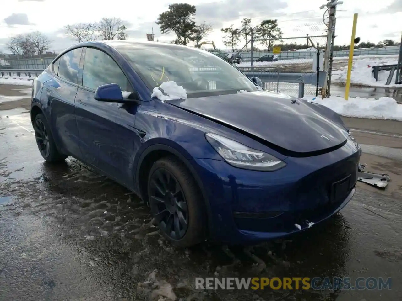 1 Photograph of a damaged car 5YJYGDEE8MF250961 TESLA MODEL Y 2021