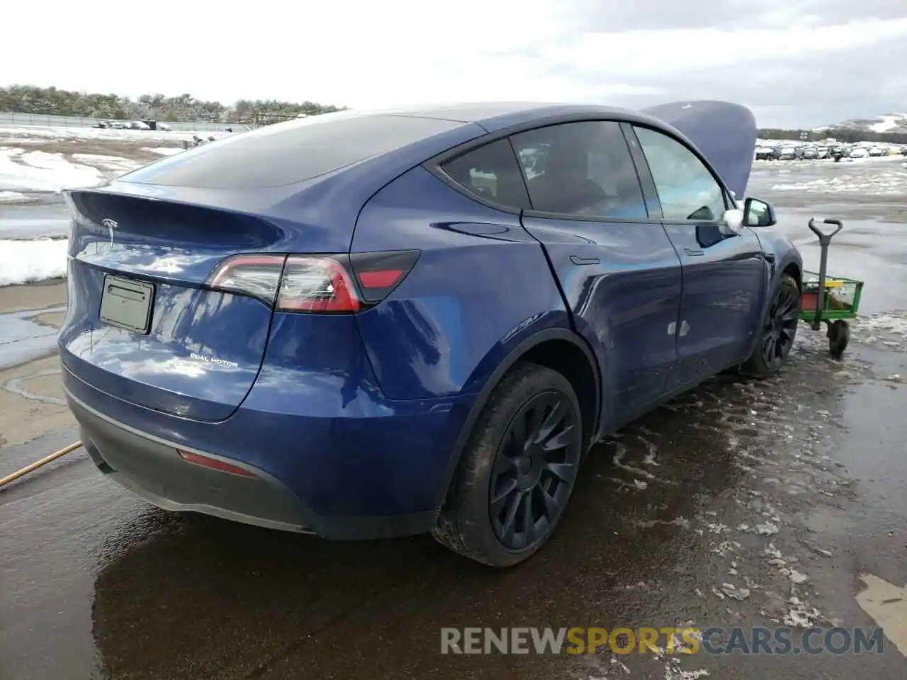 4 Photograph of a damaged car 5YJYGDEE8MF250961 TESLA MODEL Y 2021