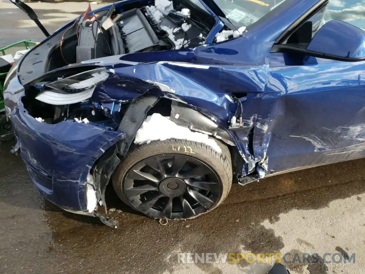 9 Photograph of a damaged car 5YJYGDEE8MF250961 TESLA MODEL Y 2021