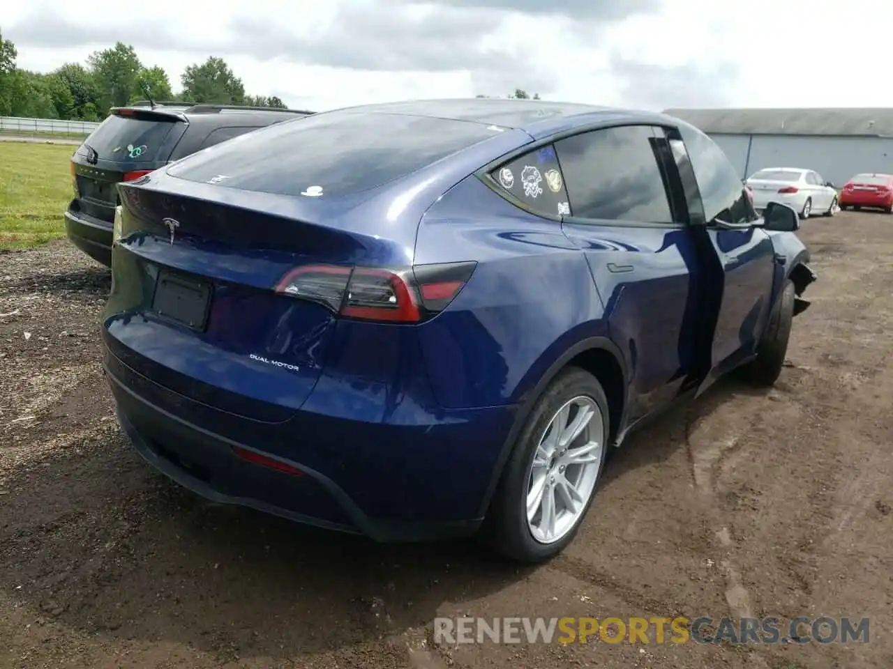 4 Photograph of a damaged car 5YJYGDEE8MF257666 TESLA MODEL Y 2021