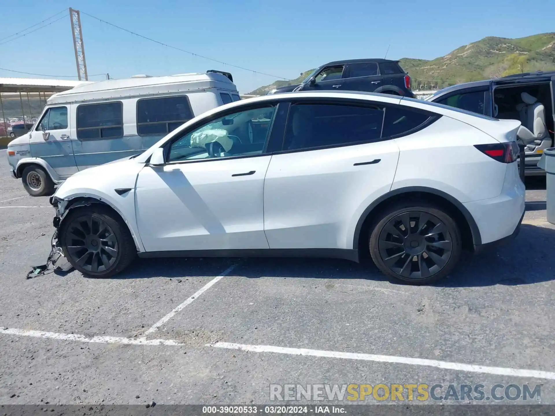 14 Photograph of a damaged car 5YJYGDEE8MF257926 TESLA MODEL Y 2021