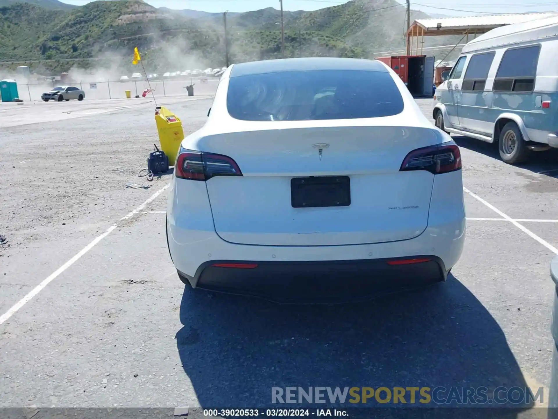 16 Photograph of a damaged car 5YJYGDEE8MF257926 TESLA MODEL Y 2021