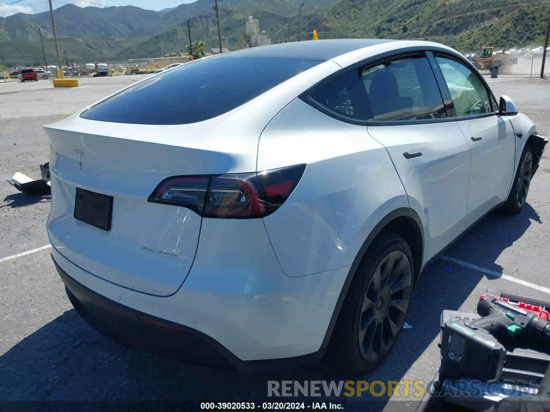 4 Photograph of a damaged car 5YJYGDEE8MF257926 TESLA MODEL Y 2021