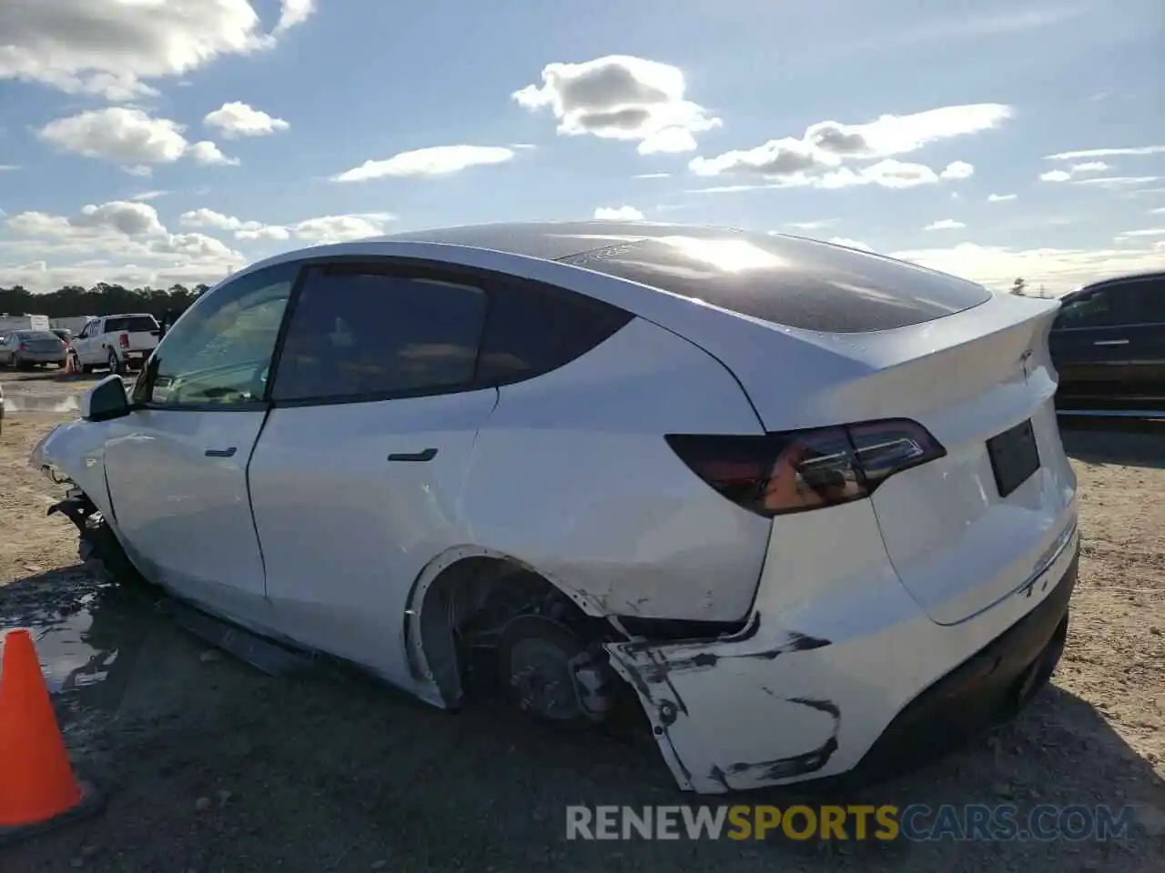 3 Photograph of a damaged car 5YJYGDEE8MF258462 TESLA MODEL Y 2021