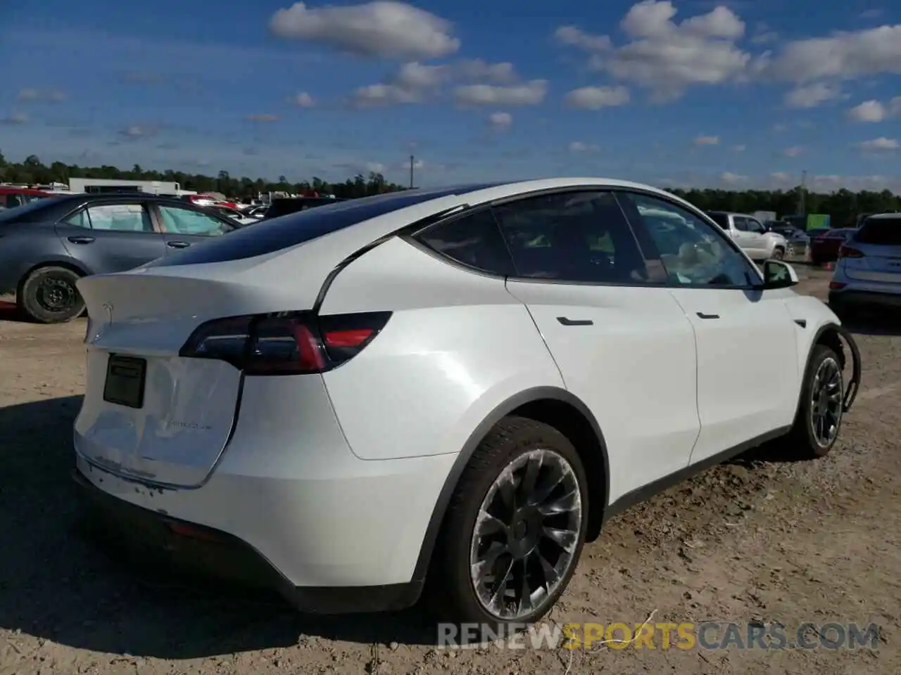 4 Photograph of a damaged car 5YJYGDEE8MF258462 TESLA MODEL Y 2021