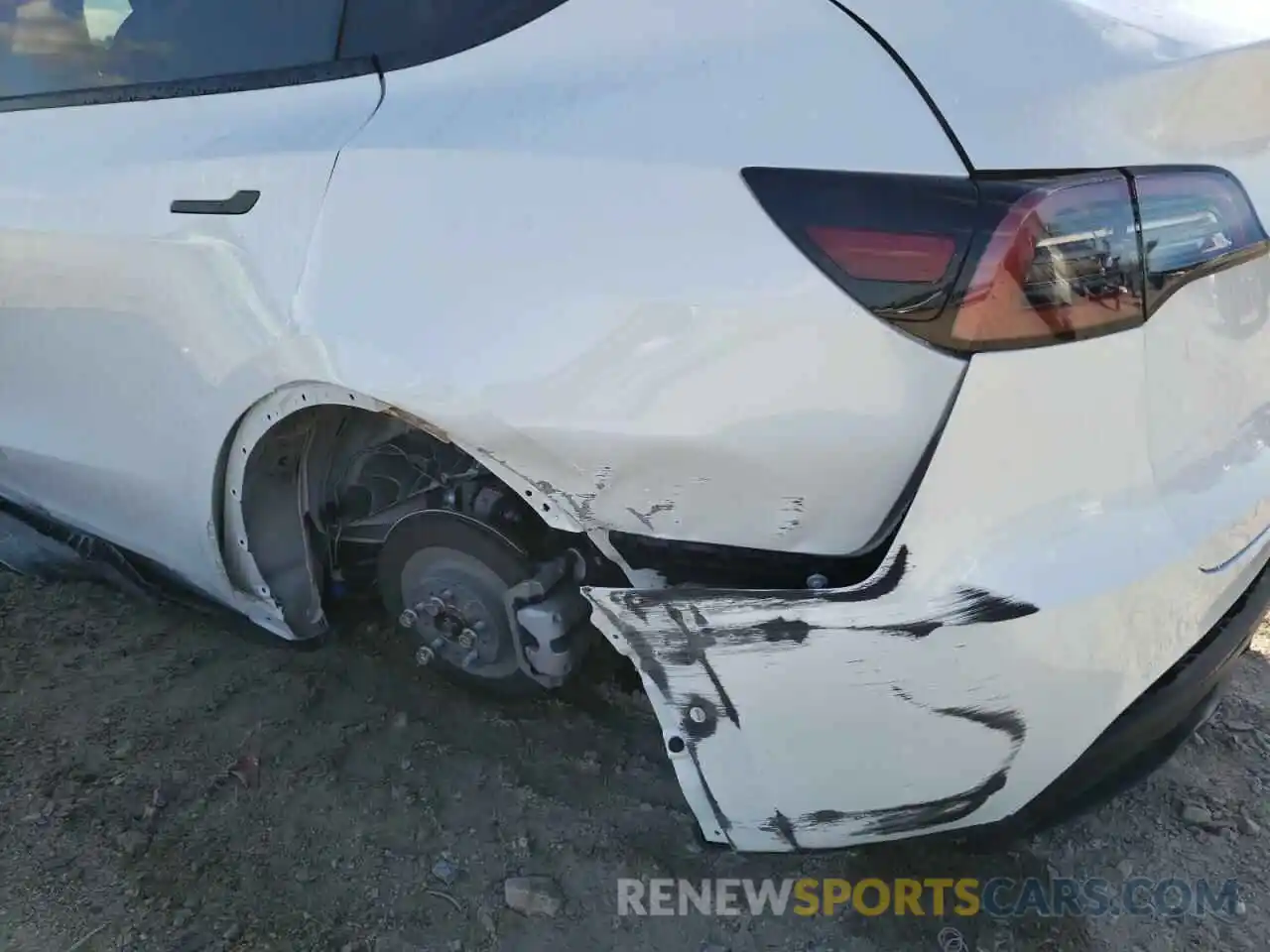 9 Photograph of a damaged car 5YJYGDEE8MF258462 TESLA MODEL Y 2021