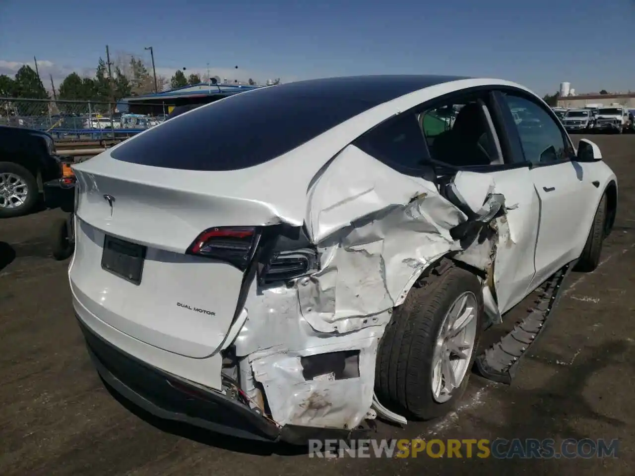 4 Photograph of a damaged car 5YJYGDEE8MF269381 TESLA MODEL Y 2021