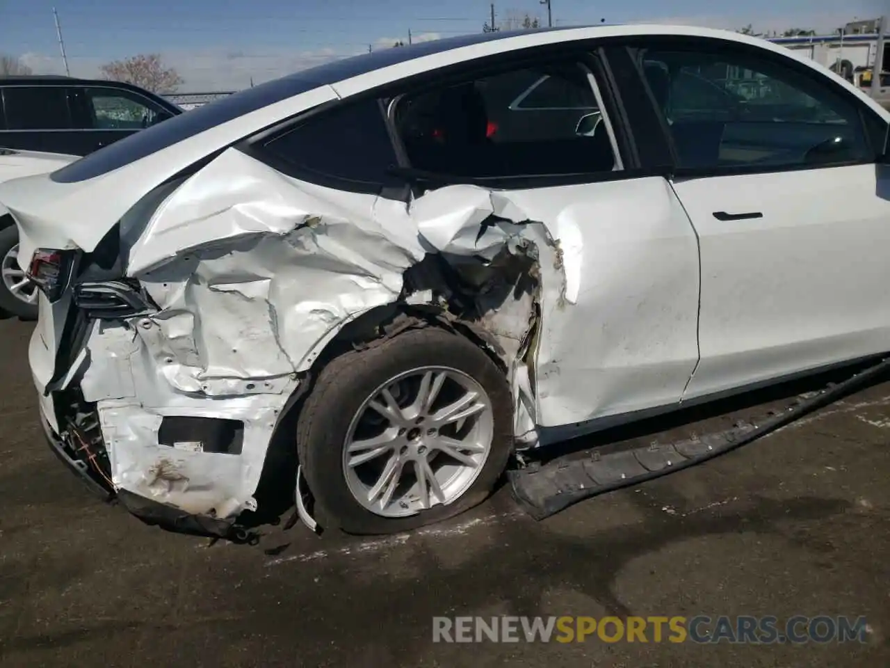 9 Photograph of a damaged car 5YJYGDEE8MF269381 TESLA MODEL Y 2021