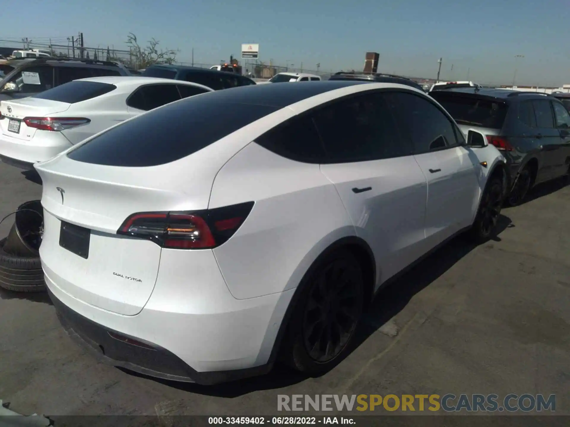 4 Photograph of a damaged car 5YJYGDEE8MF272104 TESLA MODEL Y 2021