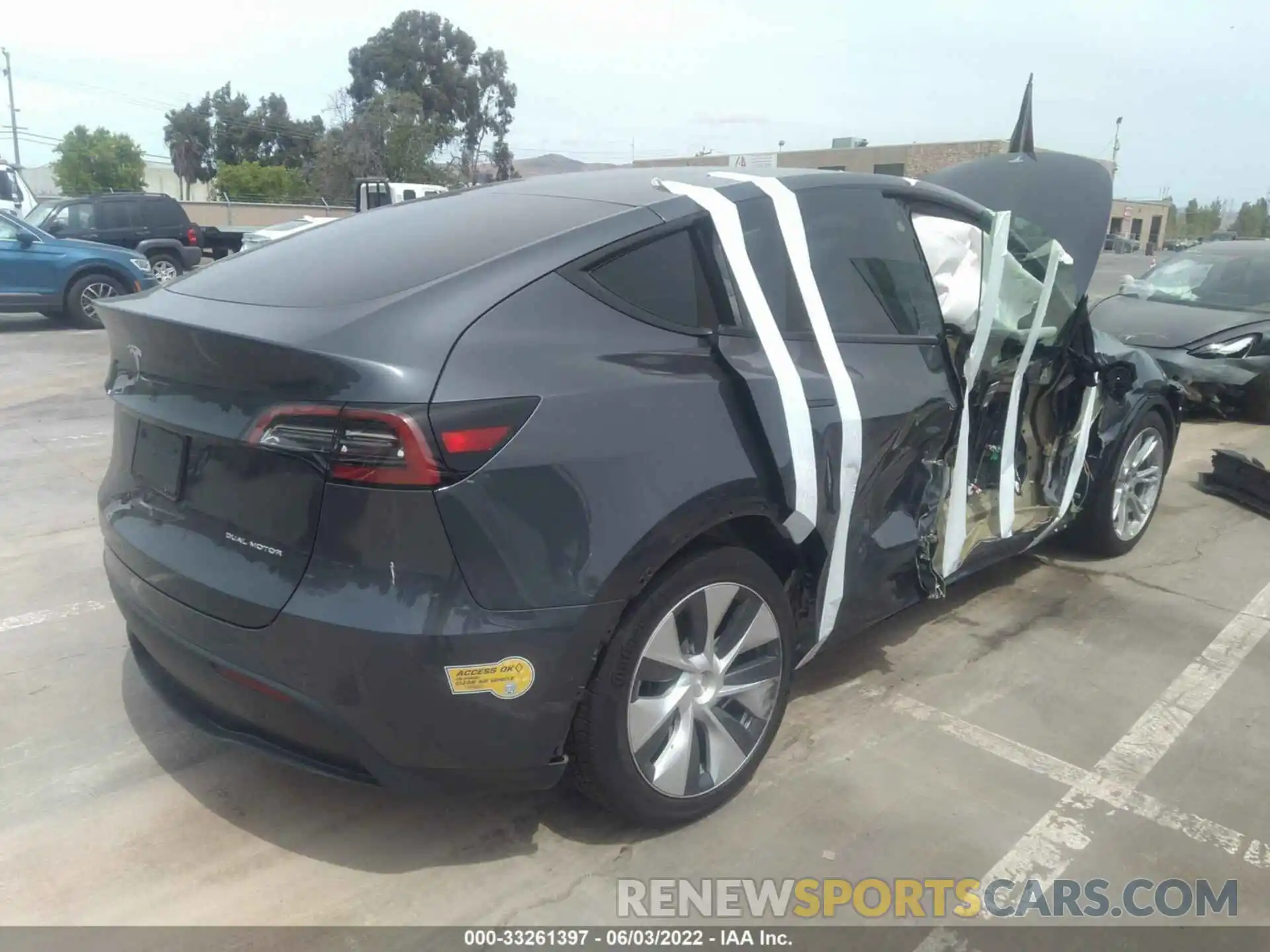 4 Photograph of a damaged car 5YJYGDEE8MF282096 TESLA MODEL Y 2021