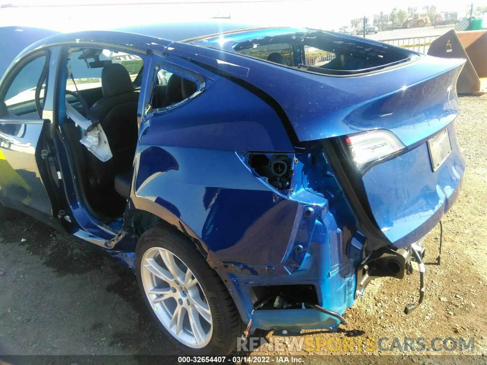 6 Photograph of a damaged car 5YJYGDEE8MF302623 TESLA MODEL Y 2021