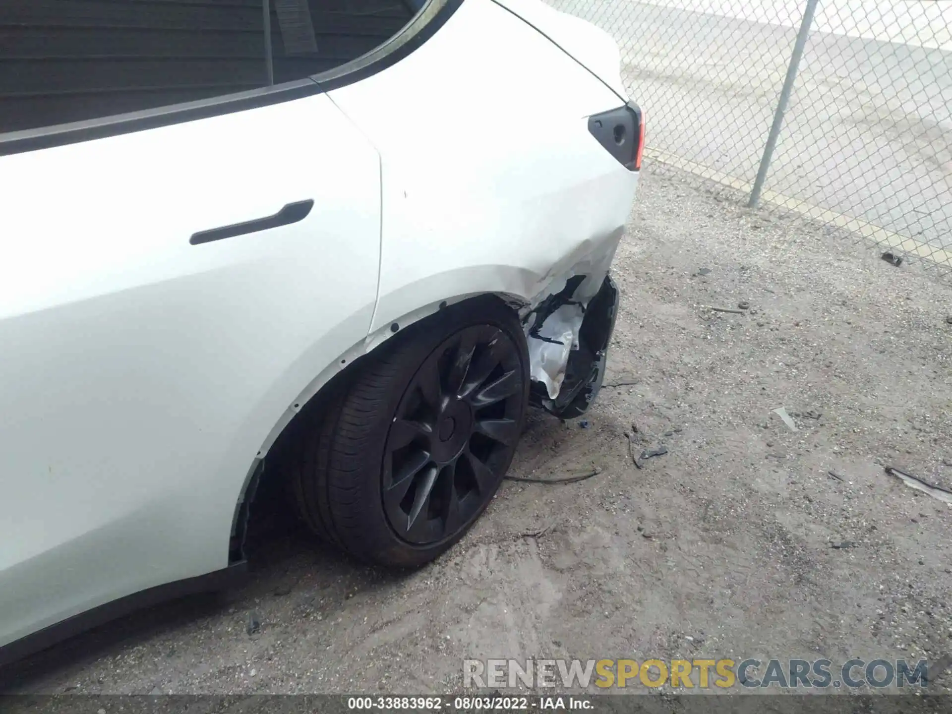 6 Photograph of a damaged car 5YJYGDEE8MF311399 TESLA MODEL Y 2021