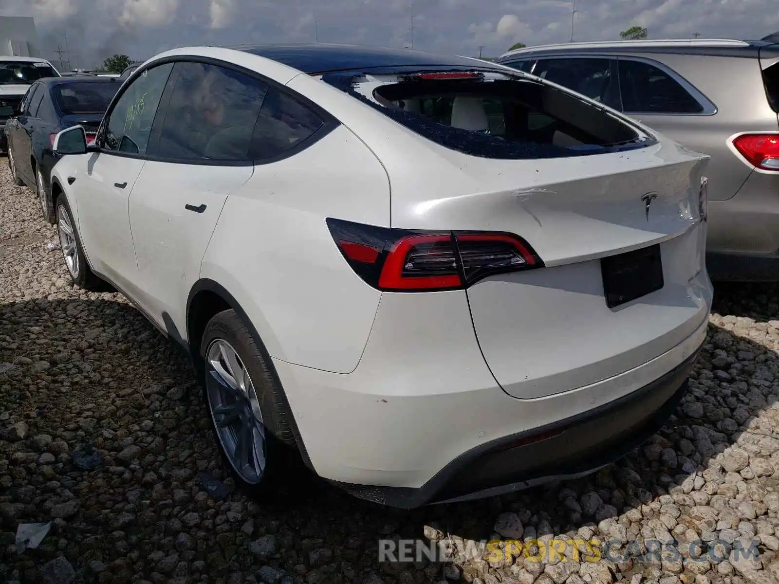 3 Photograph of a damaged car 5YJYGDEE9MF061056 TESLA MODEL Y 2021