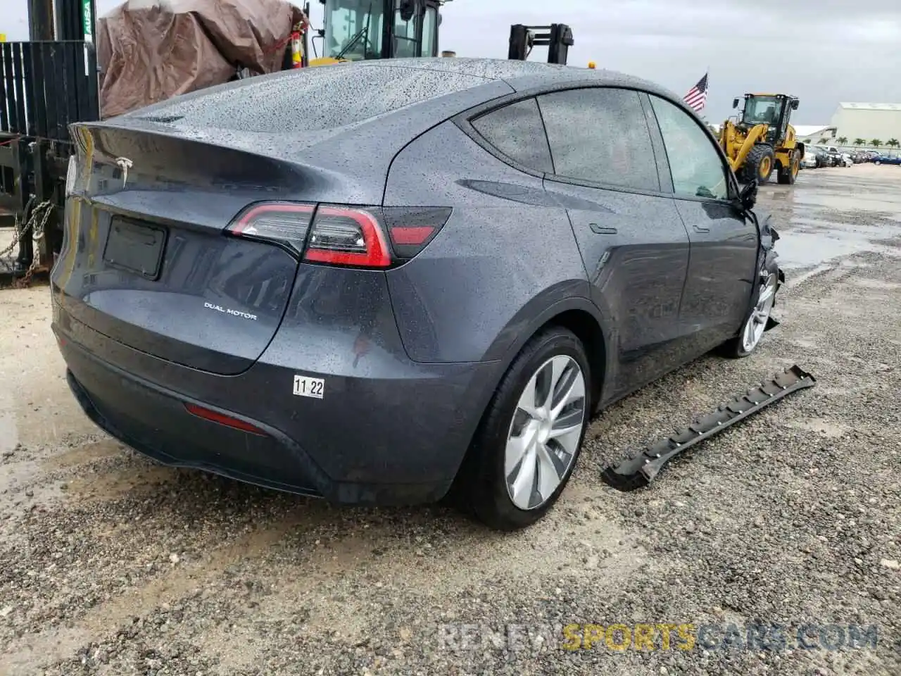 4 Photograph of a damaged car 5YJYGDEE9MF064734 TESLA MODEL Y 2021