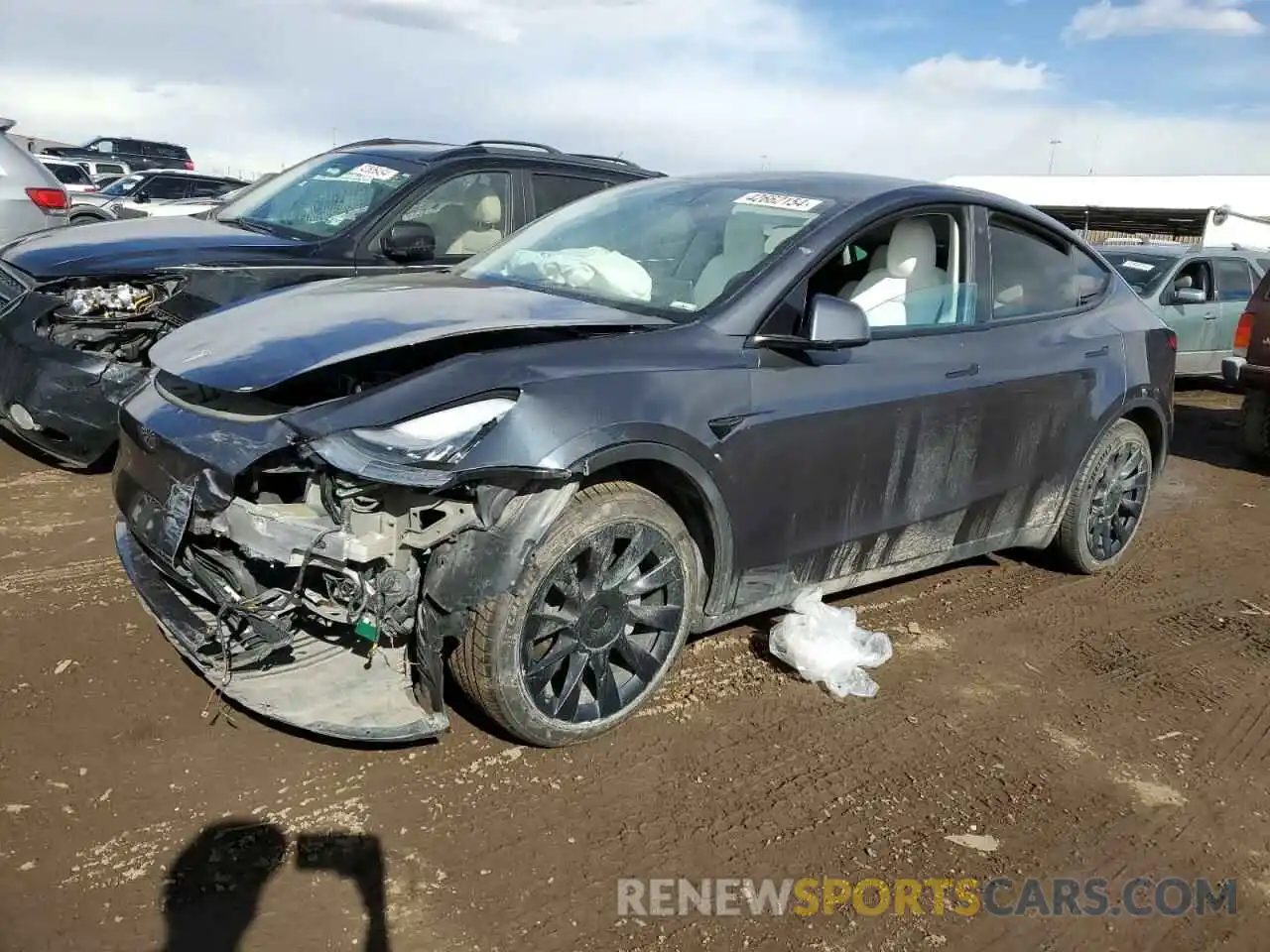 1 Photograph of a damaged car 5YJYGDEE9MF065852 TESLA MODEL Y 2021