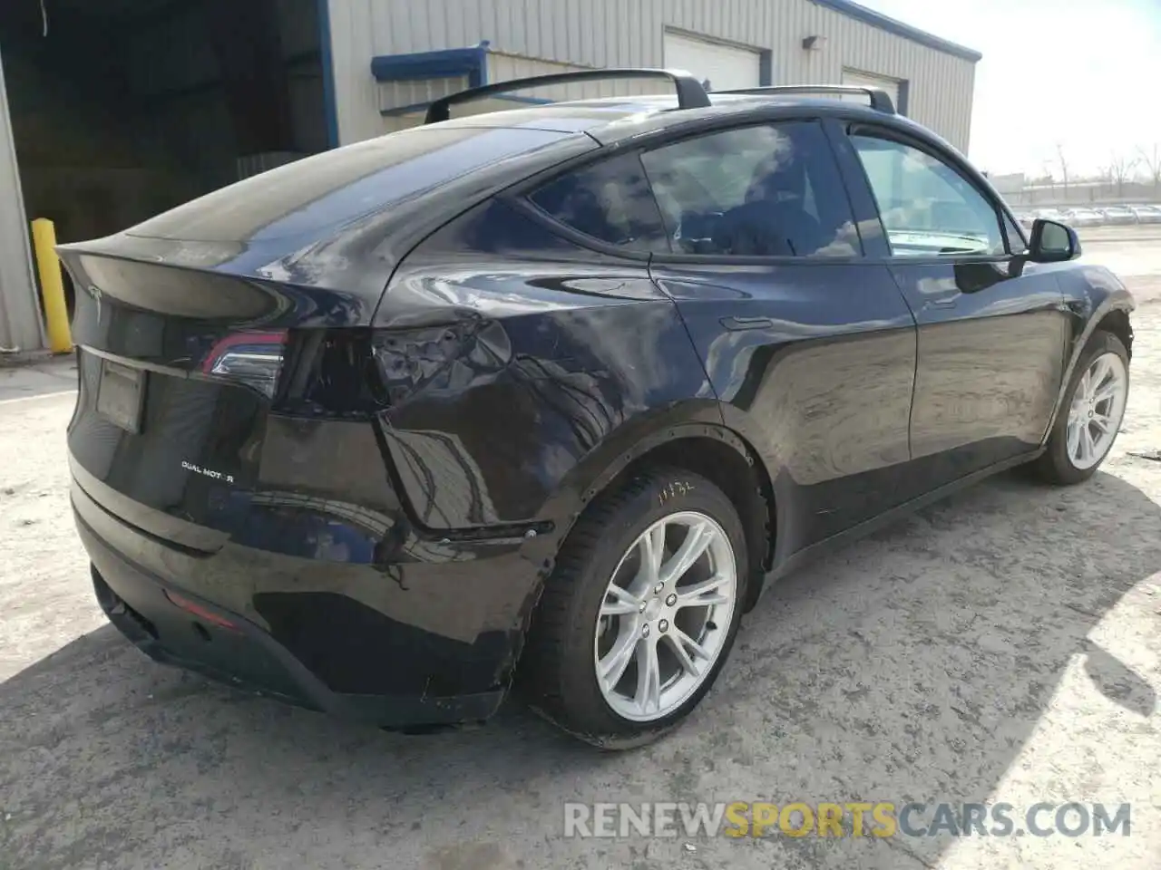 4 Photograph of a damaged car 5YJYGDEE9MF066564 TESLA MODEL Y 2021