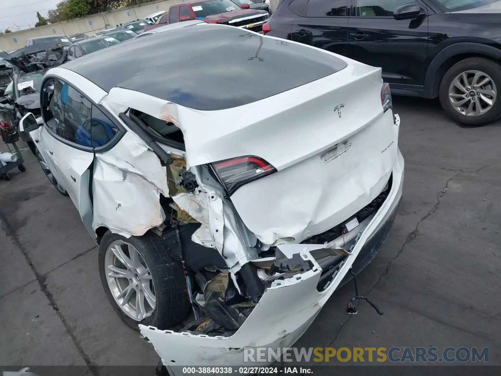 3 Photograph of a damaged car 5YJYGDEE9MF075605 TESLA MODEL Y 2021