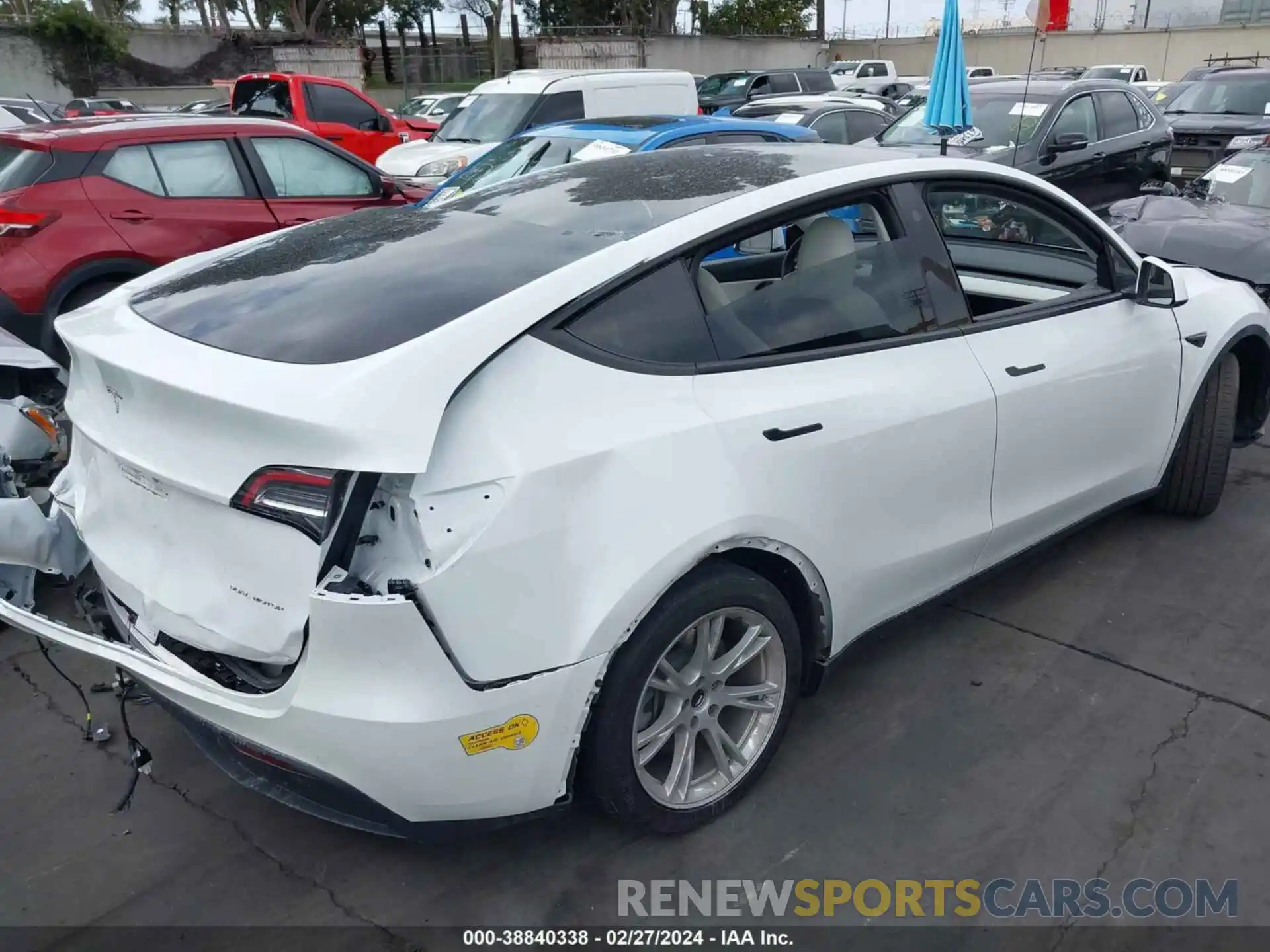 4 Photograph of a damaged car 5YJYGDEE9MF075605 TESLA MODEL Y 2021