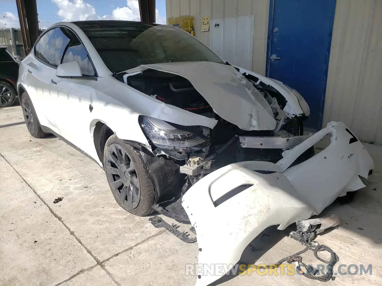 1 Photograph of a damaged car 5YJYGDEE9MF079721 TESLA MODEL Y 2021