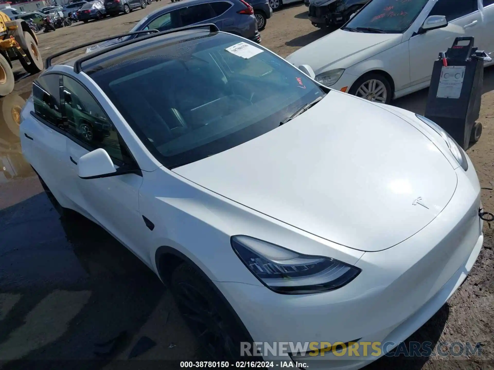 1 Photograph of a damaged car 5YJYGDEE9MF084742 TESLA MODEL Y 2021