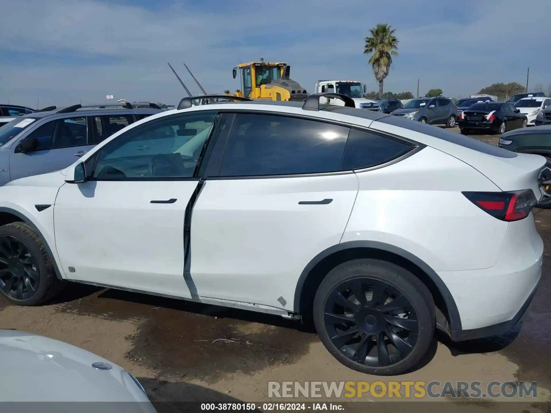 15 Photograph of a damaged car 5YJYGDEE9MF084742 TESLA MODEL Y 2021