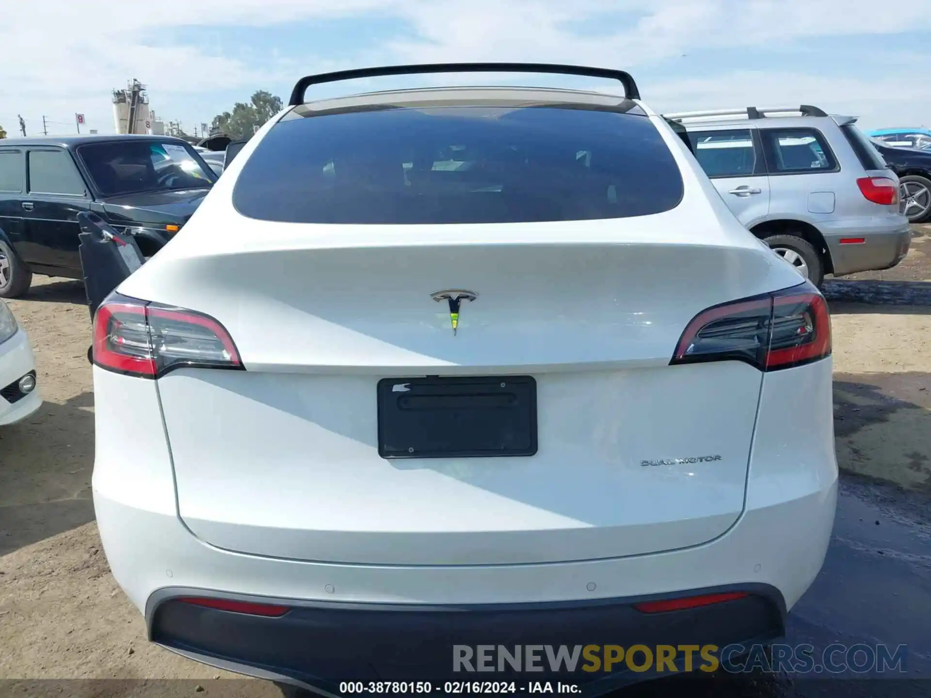 17 Photograph of a damaged car 5YJYGDEE9MF084742 TESLA MODEL Y 2021