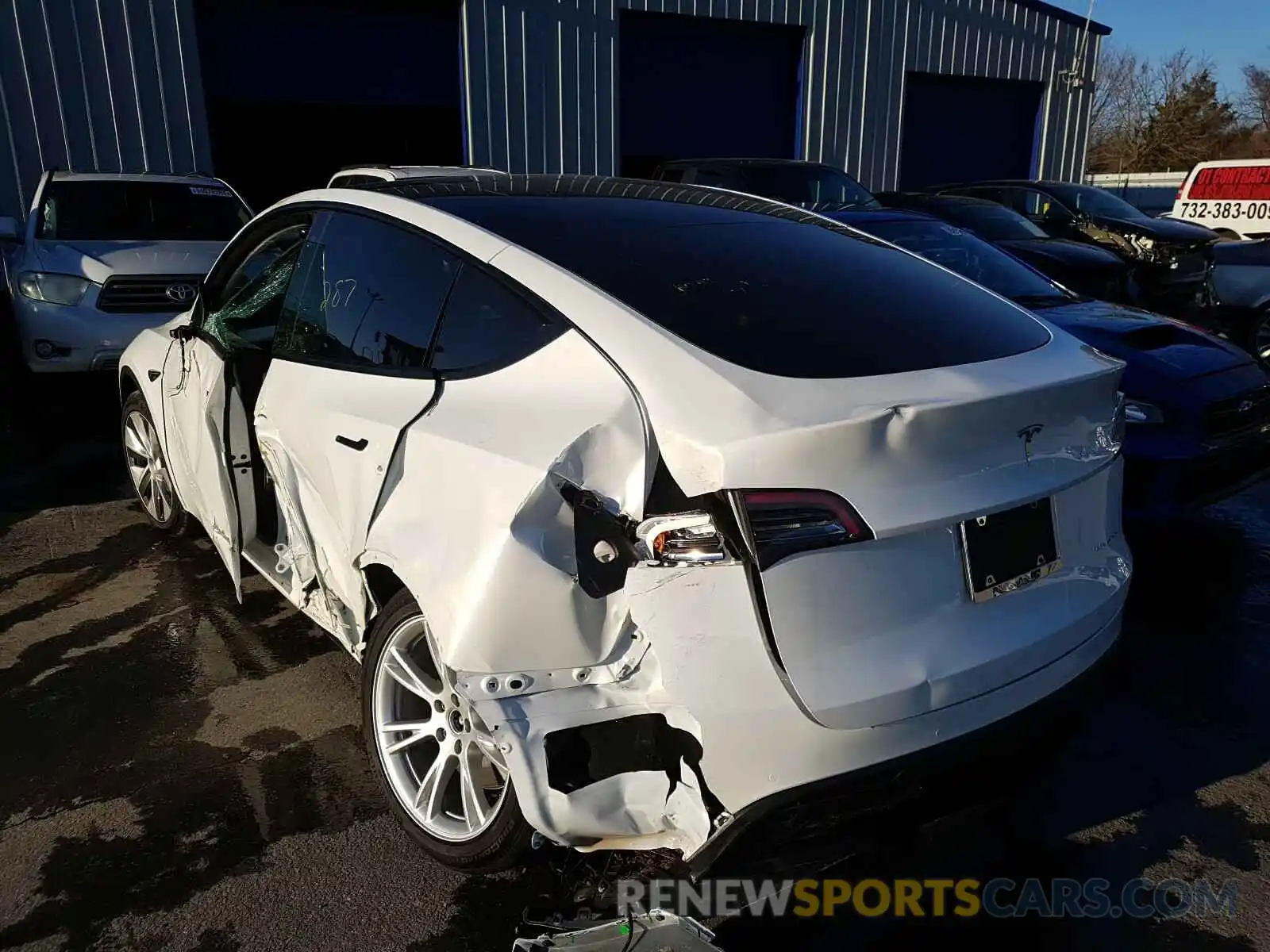 3 Photograph of a damaged car 5YJYGDEE9MF085597 TESLA MODEL Y 2021