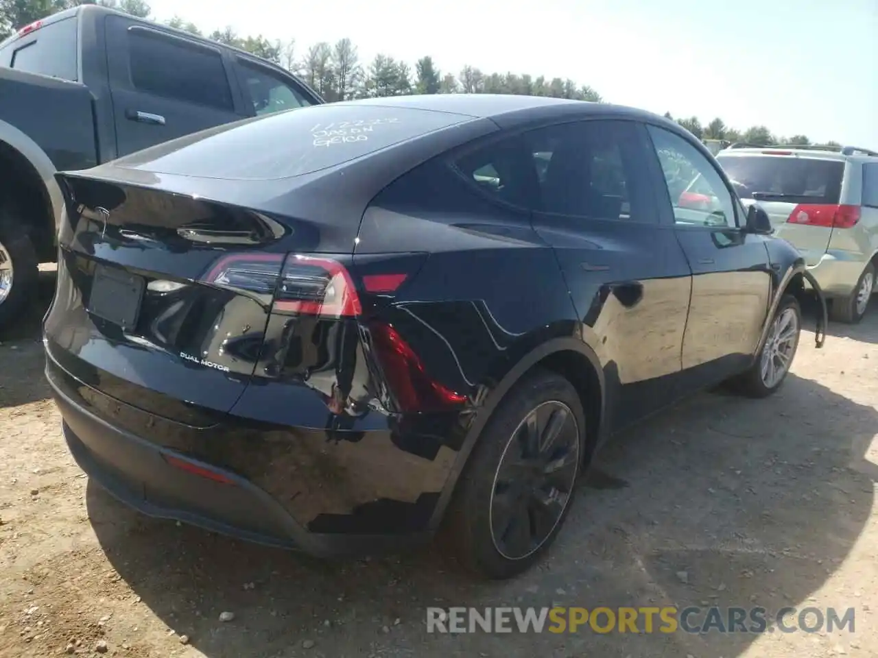 4 Photograph of a damaged car 5YJYGDEE9MF086409 TESLA MODEL Y 2021